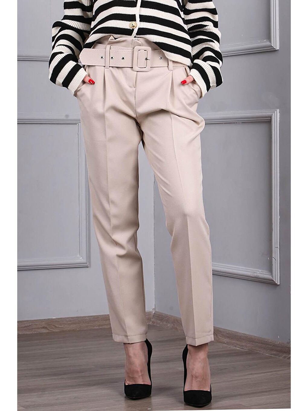 Bej Kemerli Boru Paça Kadın Kumaş Pantolon MG1639-3