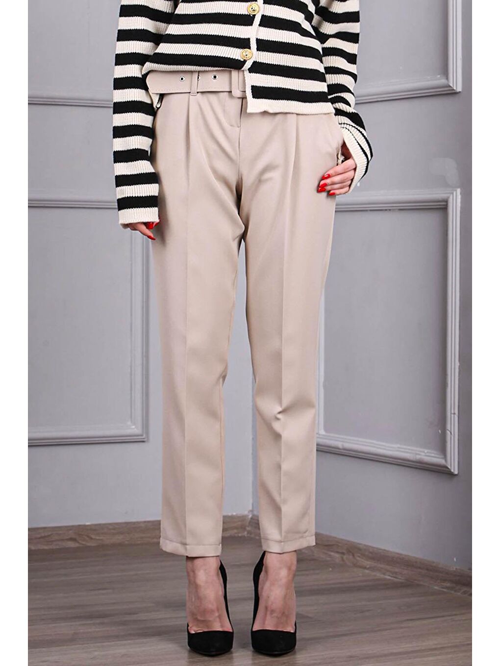 Bej Kemerli Boru Paça Kadın Kumaş Pantolon MG1639-4