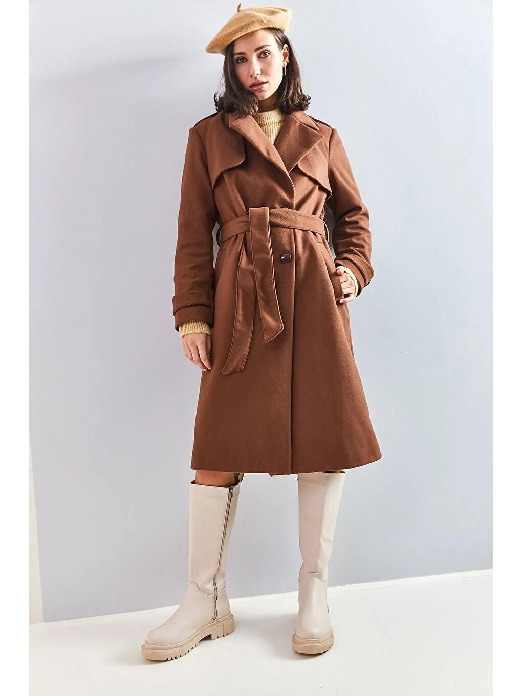 Kahverengi Kadın Apoletli 4 Düğmeli Kuşaklı Kaban