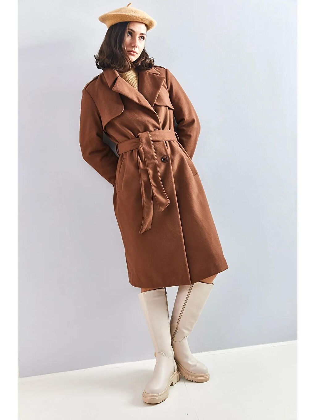 Kahverengi Kadın Apoletli 4 Düğmeli Kuşaklı Kaban-1