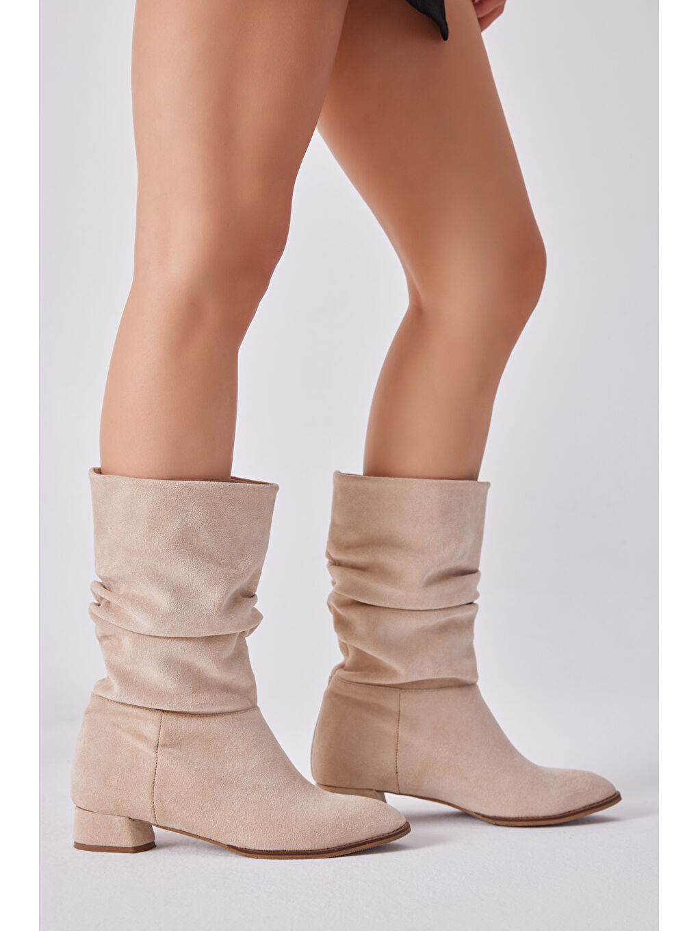 Kadın Bej Süet Rahat Kalıp Topuklu Çizme