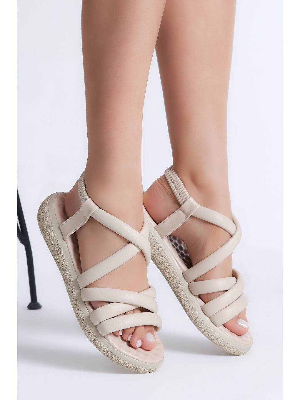 Bej Kadın Ten Cilt İnce Bantlı Arkası Lastikli Sandalet-1