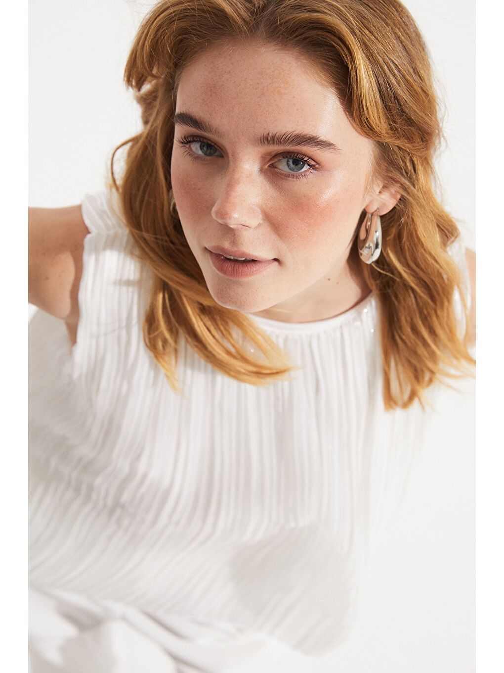 Beyaz Kadın Bisiklet Yaka Piliseli Bluz-4