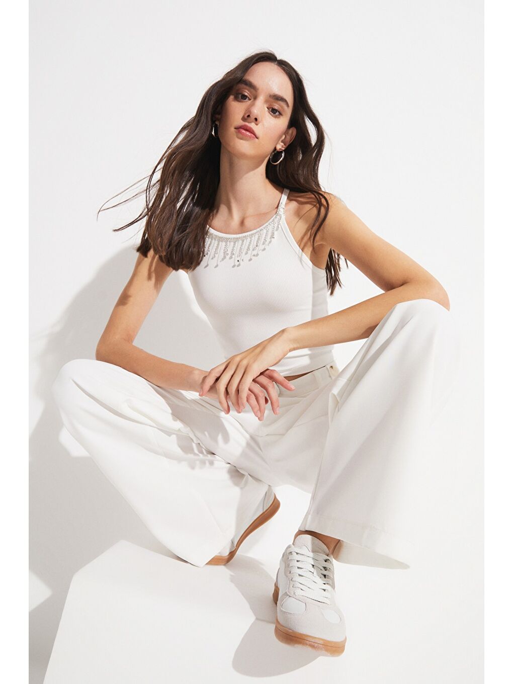 Beyaz Kadın Vücuda Oturan Halter Yaka Taş Detaylı Örme Bluz-4