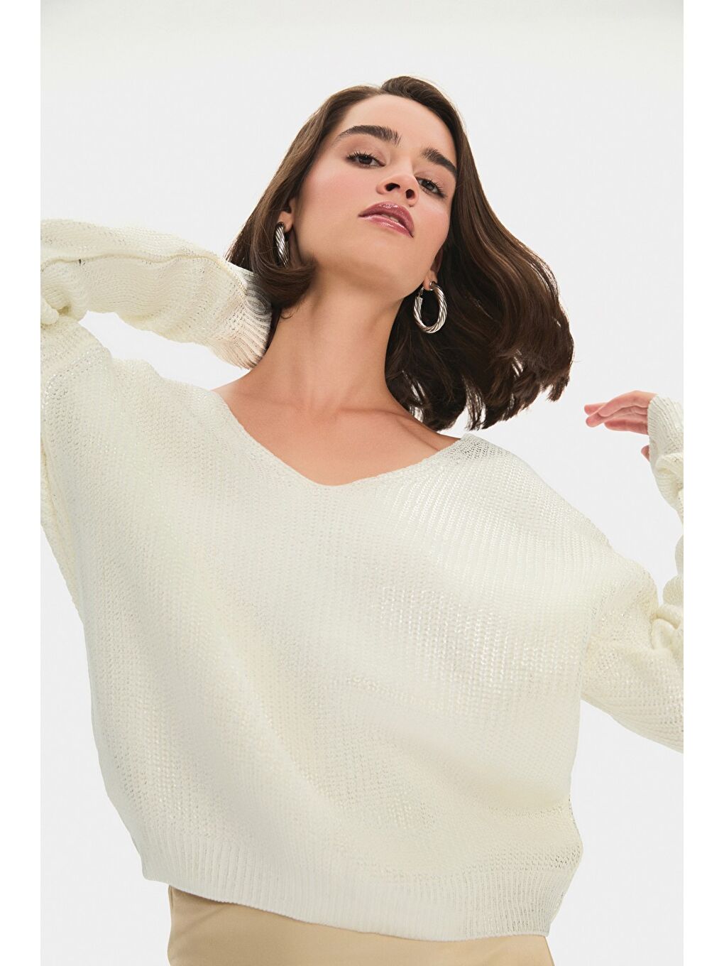 Beyaz Kadın Geniş Kalıp V Yaka Varaklı Triko Kazak-3