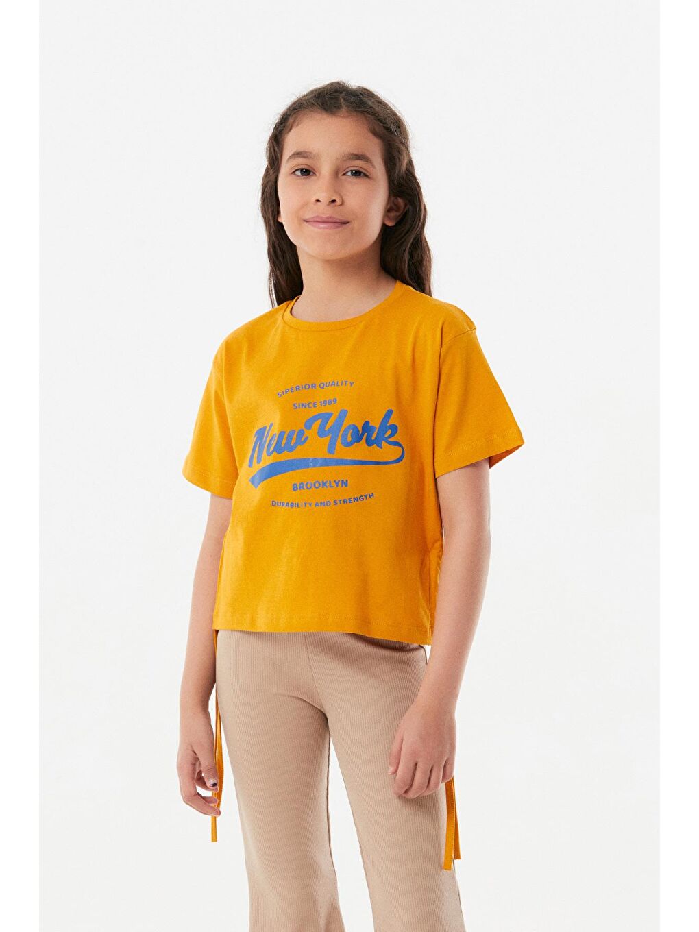 Sarı New York Baskılı Yanları Büzgülü Kız Çocuk Tişört-1