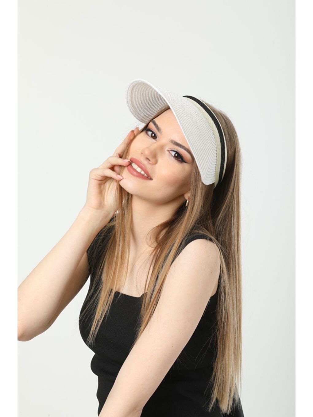 Beyaz Ithal Şeritli Hasır Vizör Şapka Kutulu Gönderim HSR2000-3