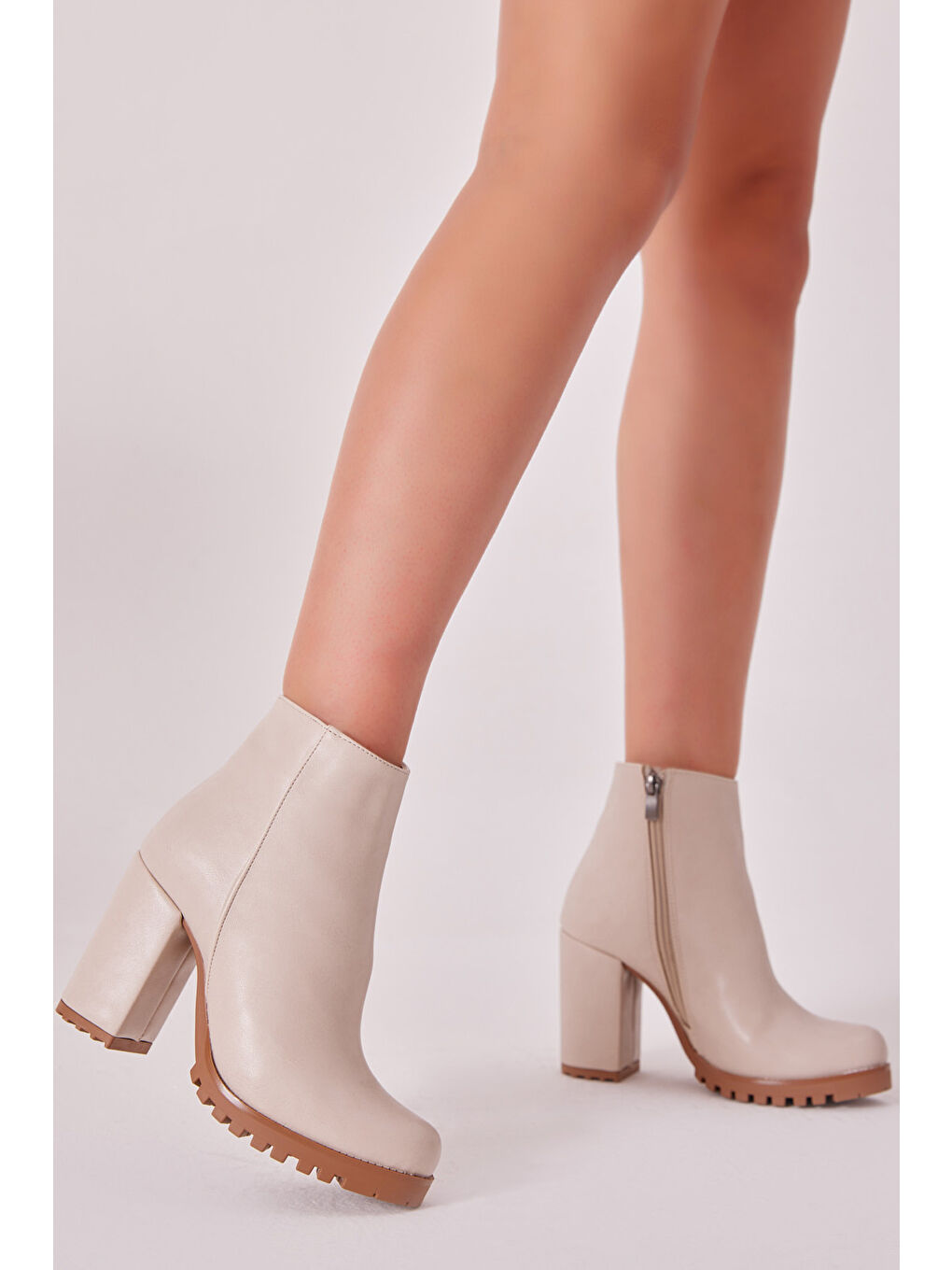 Ekru Kadın Krem Cilt Rahat Kalıp Fermuarlı Topuklu Bot