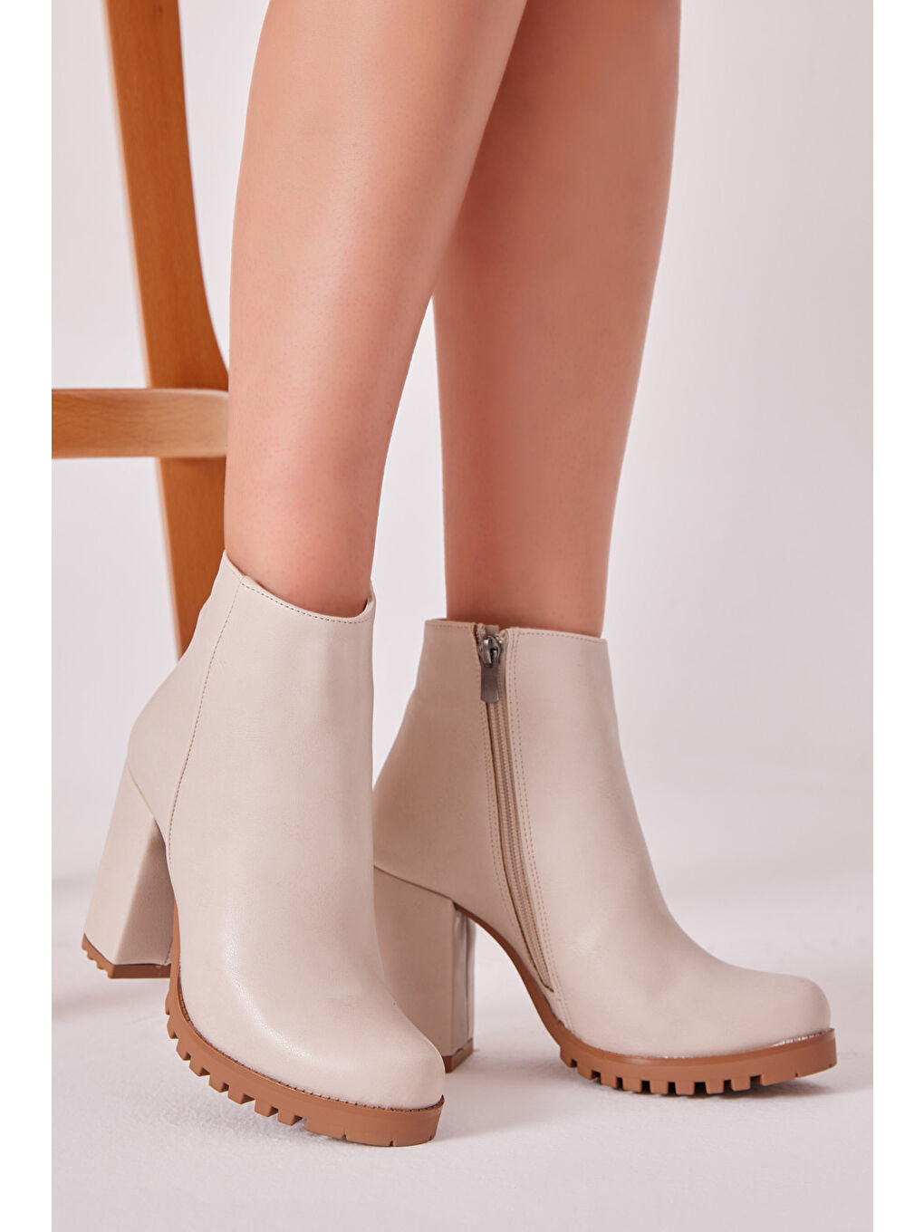 Ekru Kadın Krem Cilt Rahat Kalıp Fermuarlı Topuklu Bot-1