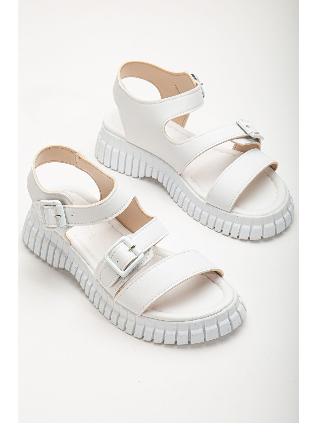 Kadın Beyaz Kalın Poli Taban Çift Tokalı Tek Bantlı Sandalet