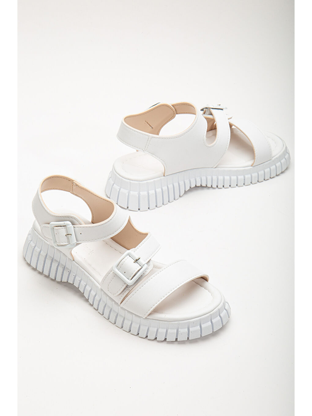 Kadın Beyaz Kalın Poli Taban Çift Tokalı Tek Bantlı Sandalet-3