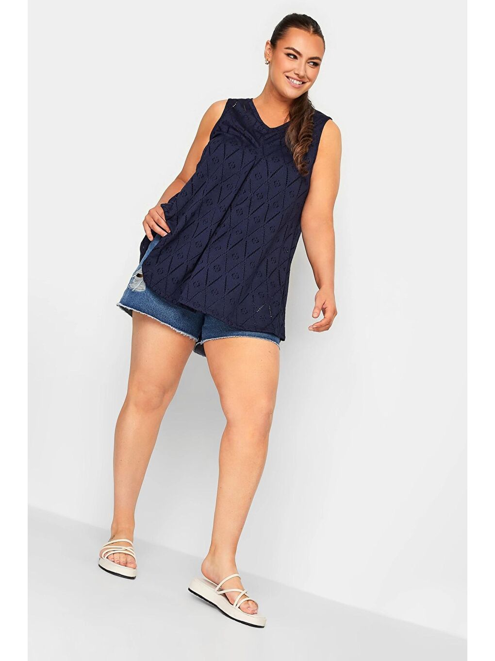 Lacivert Büyük Beden V Yaka Dantel Detaylı Astarsız Kısa Kollu Bluz 302381-1