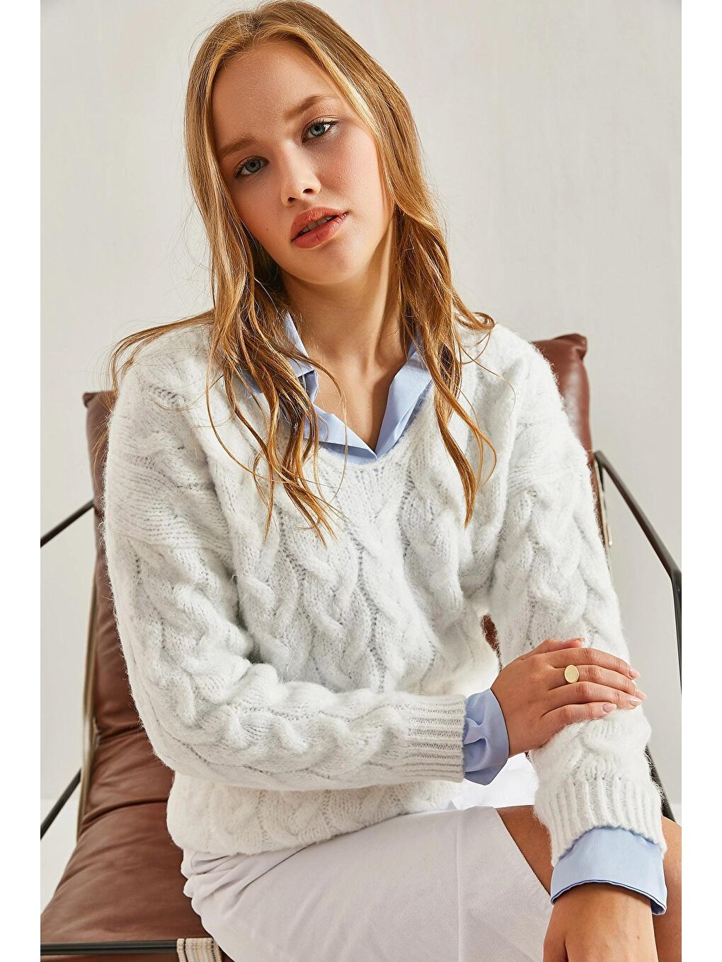 Beyaz Kadın Saç Örgü Desenli Triko Örme Kazak