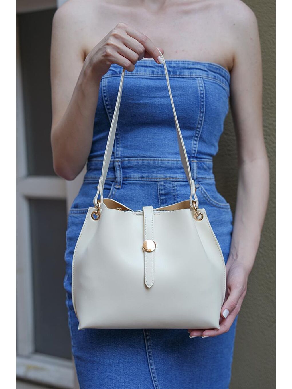 Ekru Aksesuar Detaylı Kol Çantası Krem