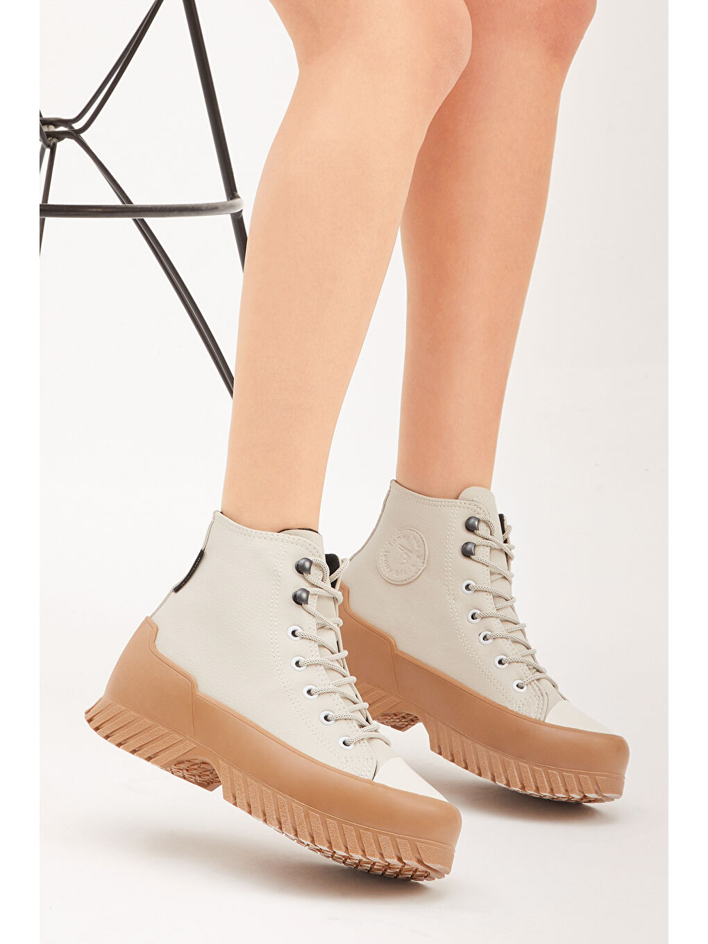 Kadın Bej Rahat Kalıp Yüksek Taban Bağcıklı Spor Ayakkabı