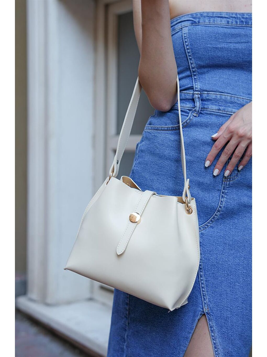 Ekru Aksesuar Detaylı Kol Çantası Krem-3