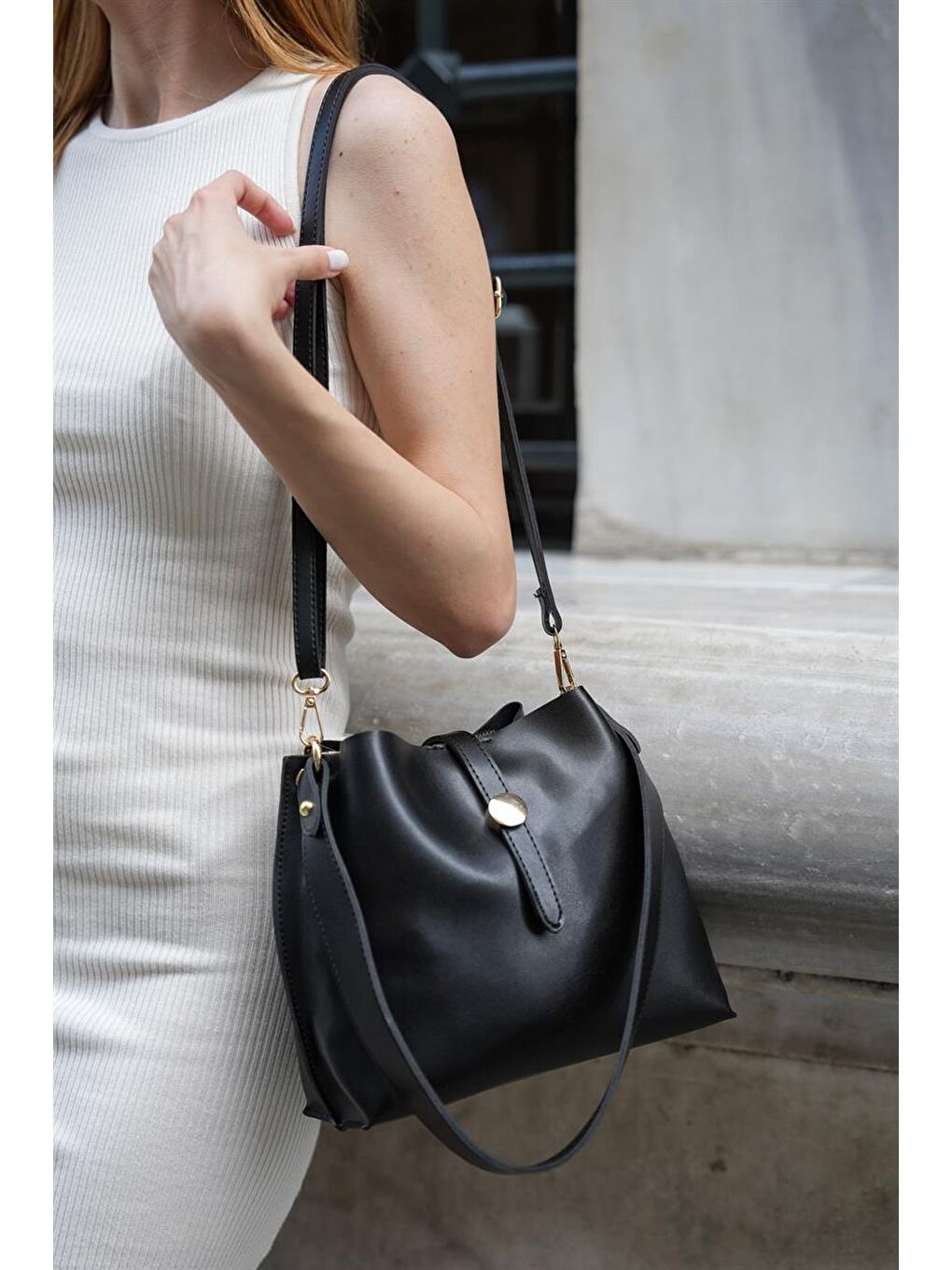 Aksesuar Detaylı Kol Çantası Siyah-1