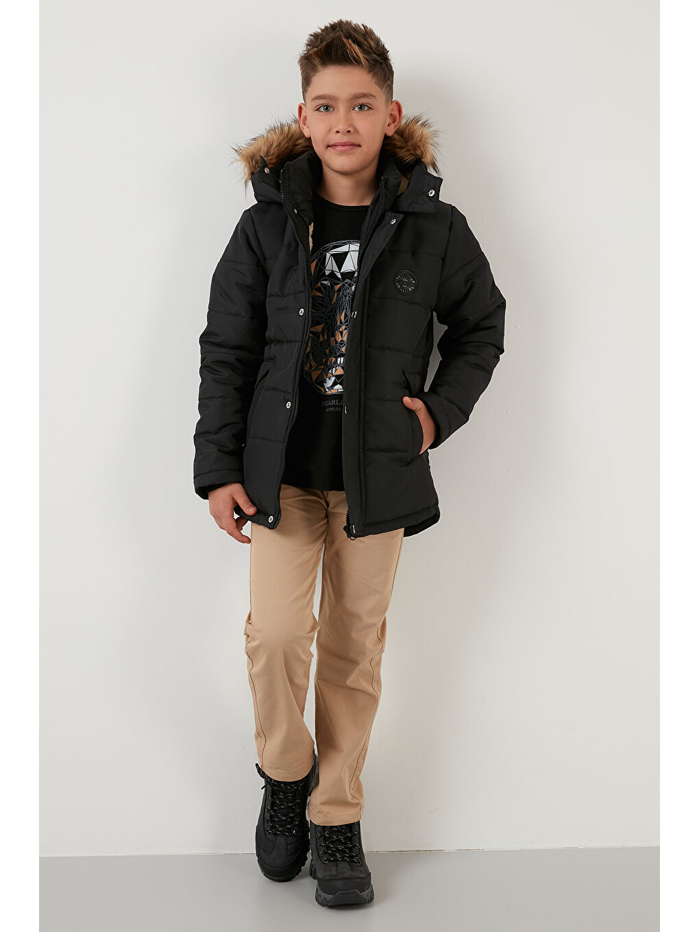 Siyah Yakası Suni Kürklü Pelüş Astarlı Kapüşonlu Kışlık Erkek Çocuk Mont 6036024-5