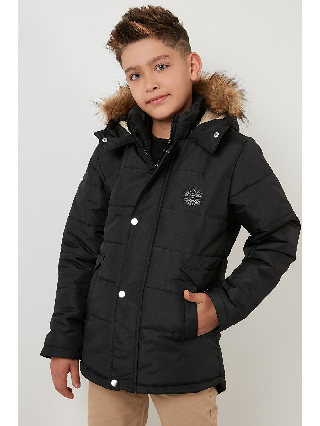 Siyah Yakası Suni Kürklü Pelüş Astarlı Kapüşonlu Kışlık Erkek Çocuk Mont 6036024-6