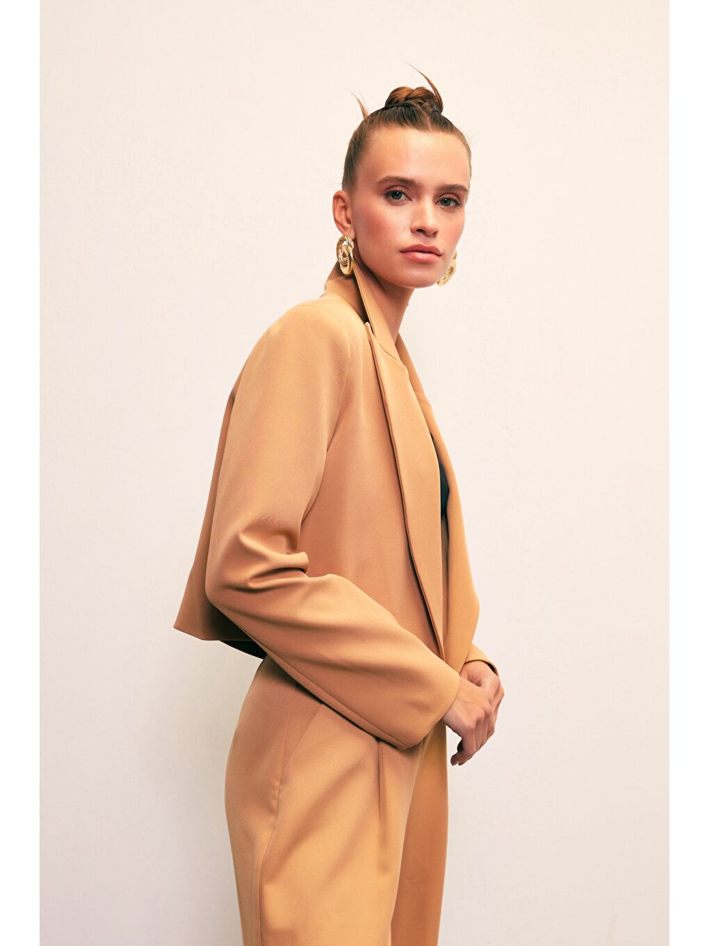 Kahverengi Şal Yaka Kısa Ceket - Camel-2