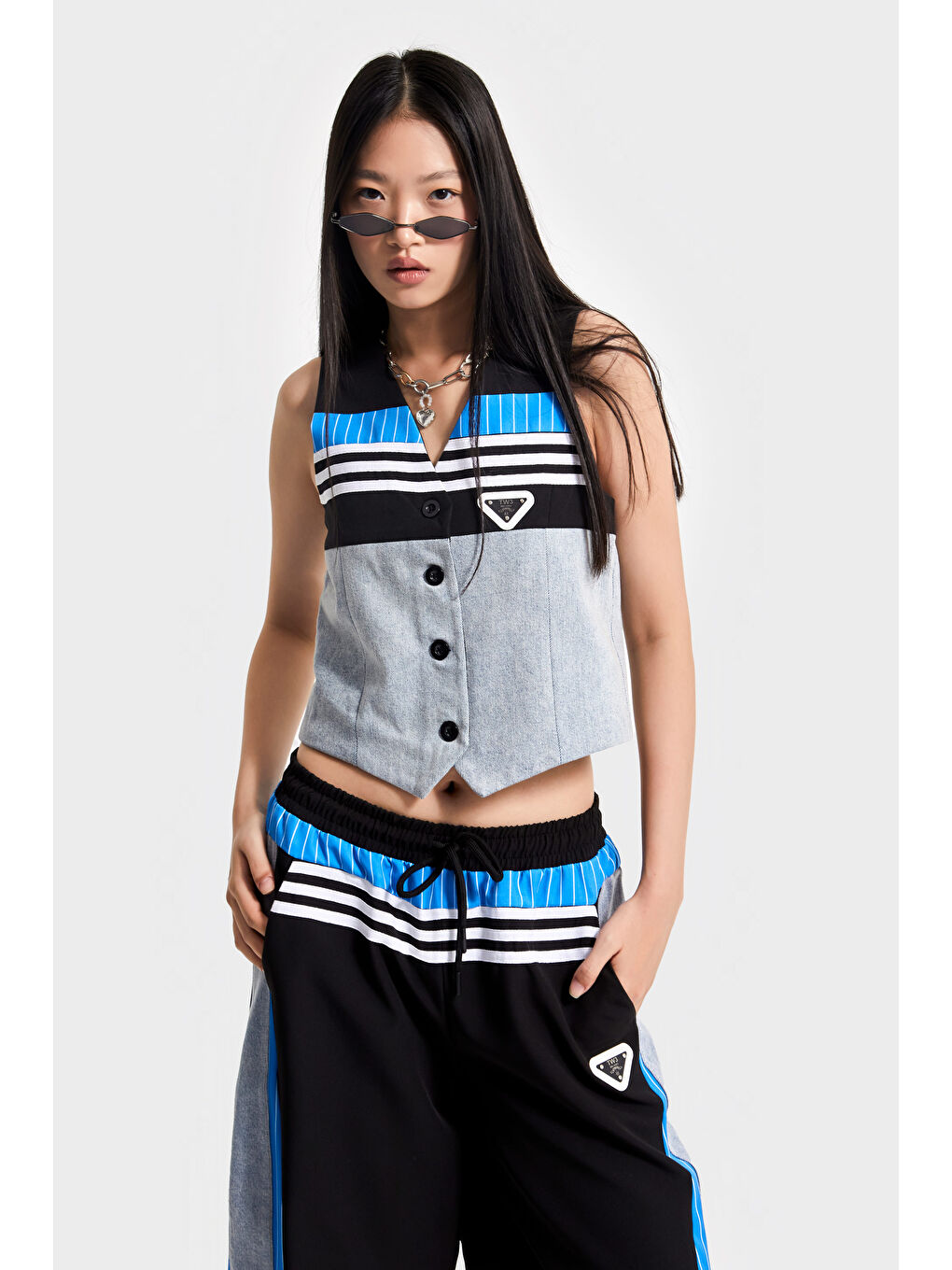 Kadın Mavi Renk Kumaş Denim Parçalı Önden Düğmeli Sıfır Kol Tasarım Denim Yelek-2