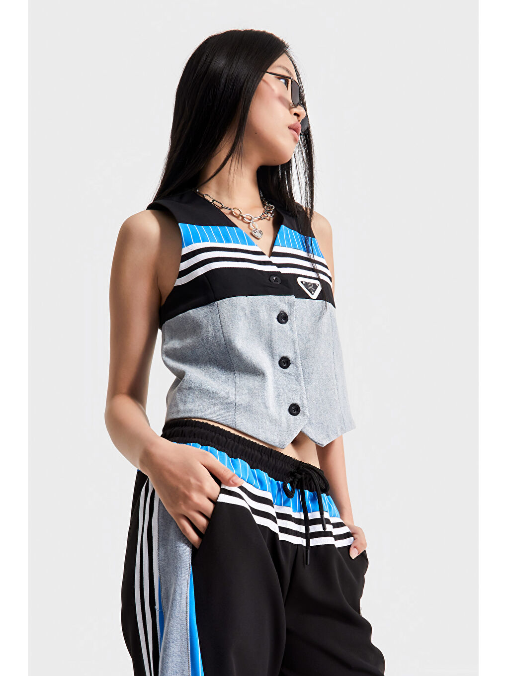 Kadın Mavi Renk Kumaş Denim Parçalı Önden Düğmeli Sıfır Kol Tasarım Denim Yelek-3