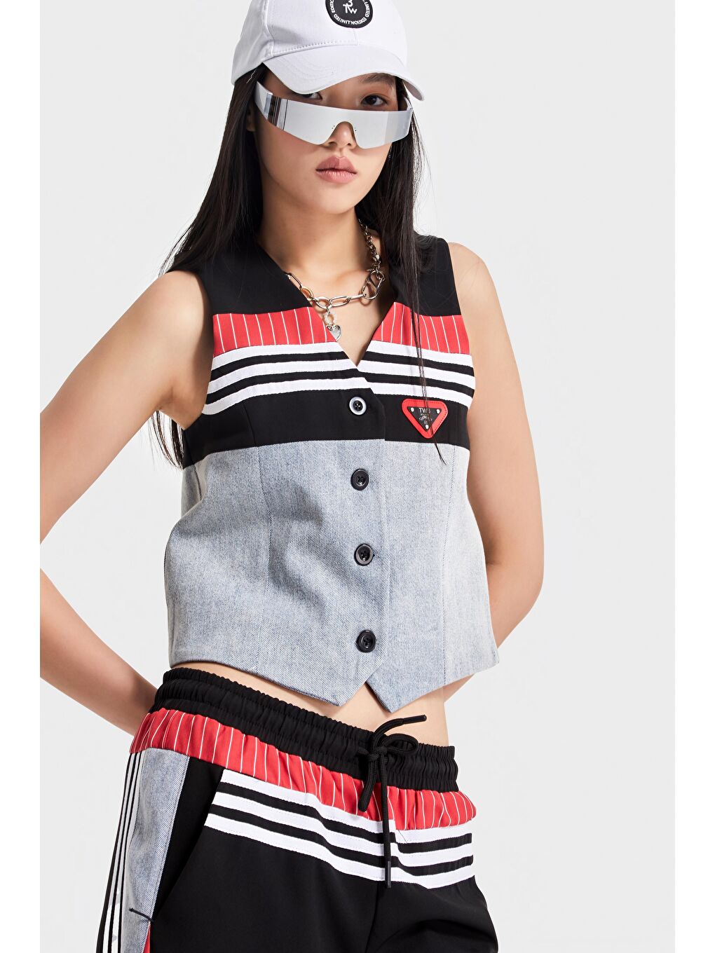 Kadın Kırmızı Renk Kumaş Denim Parçalı Önden Düğmeli Sıfır Kol Tasarım Denim Yelek