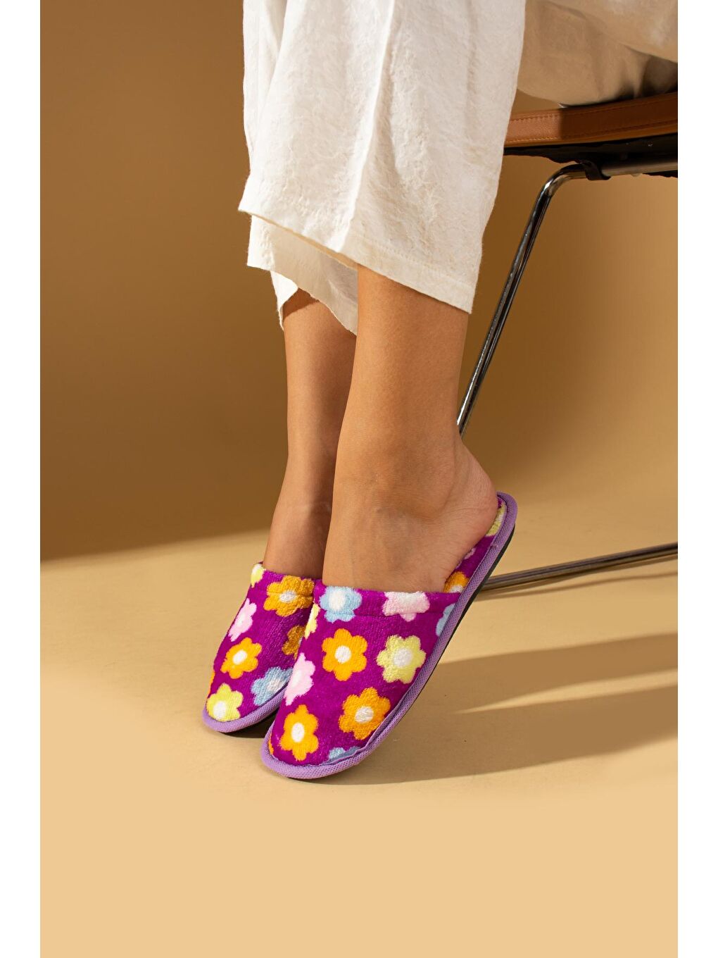 Mor Sıcak Astar Çiçek Desenli Rahat Kalıp Kadın Ev Terliği BNK355