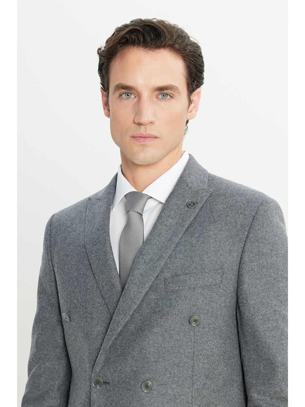 Erkek Gri Yün Slim Fit Dar Kesim Kırlangıç Yaka Kapak Cepli Kruvaze Takım Elbise-3