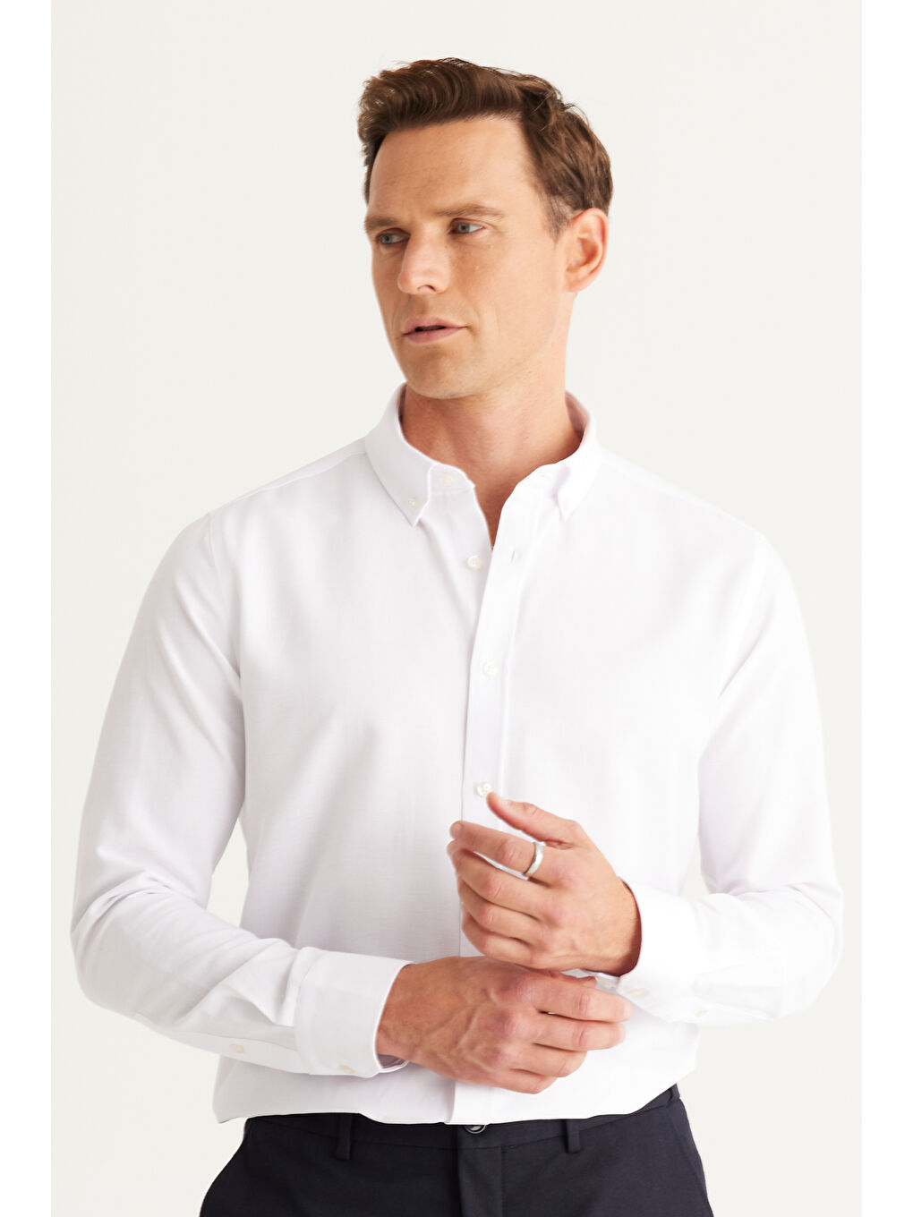 Erkek Beyaz Tailored Slim Fit Dar Kesim Düğmeli Yaka Oxford Gömlek-9