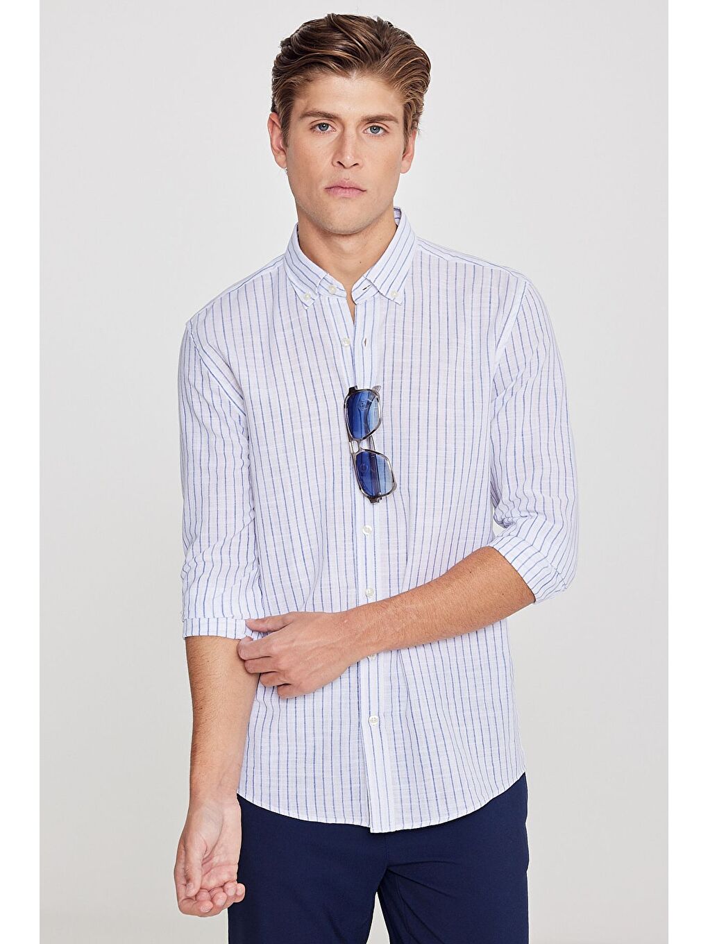 Erkek Lacivert %100 Pamuk Slim Fit Dar Kesim Düğmeli Yaka Armürlü Gömlek