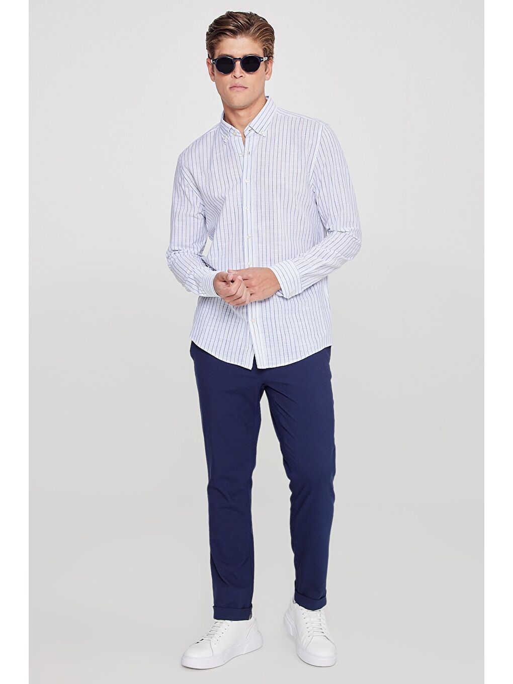 Erkek Lacivert %100 Pamuk Slim Fit Dar Kesim Düğmeli Yaka Armürlü Gömlek-1