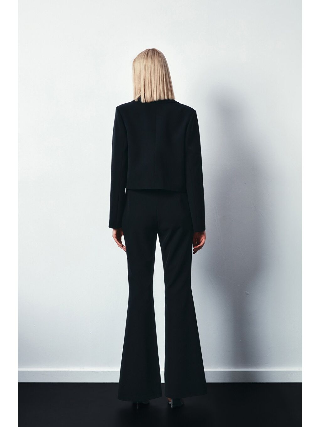 Cep Taş Detaylı Kısa Ceket - Siyah-5