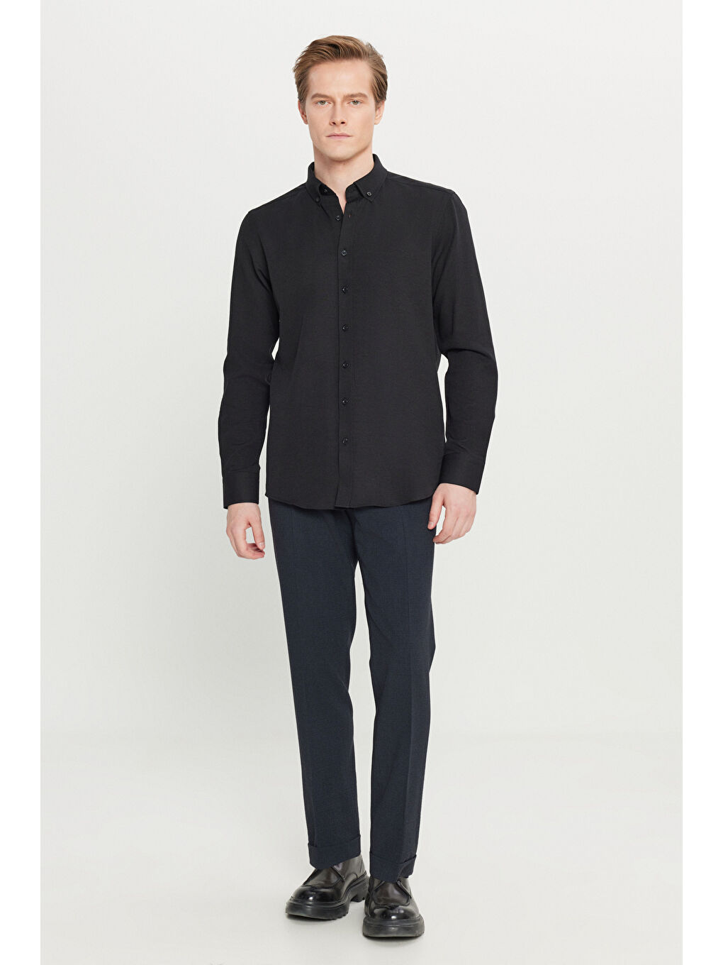 Erkek Siyah Tailored Slim Fit Dar Kesim Düğmeli Yaka Oxford Gömlek-3