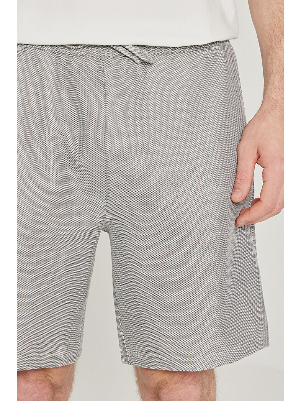 Erkek Siyah Pamuklu Standart Fit Normal Kesim Beli Bağlamalı Yan Cepli Örme Şort-2