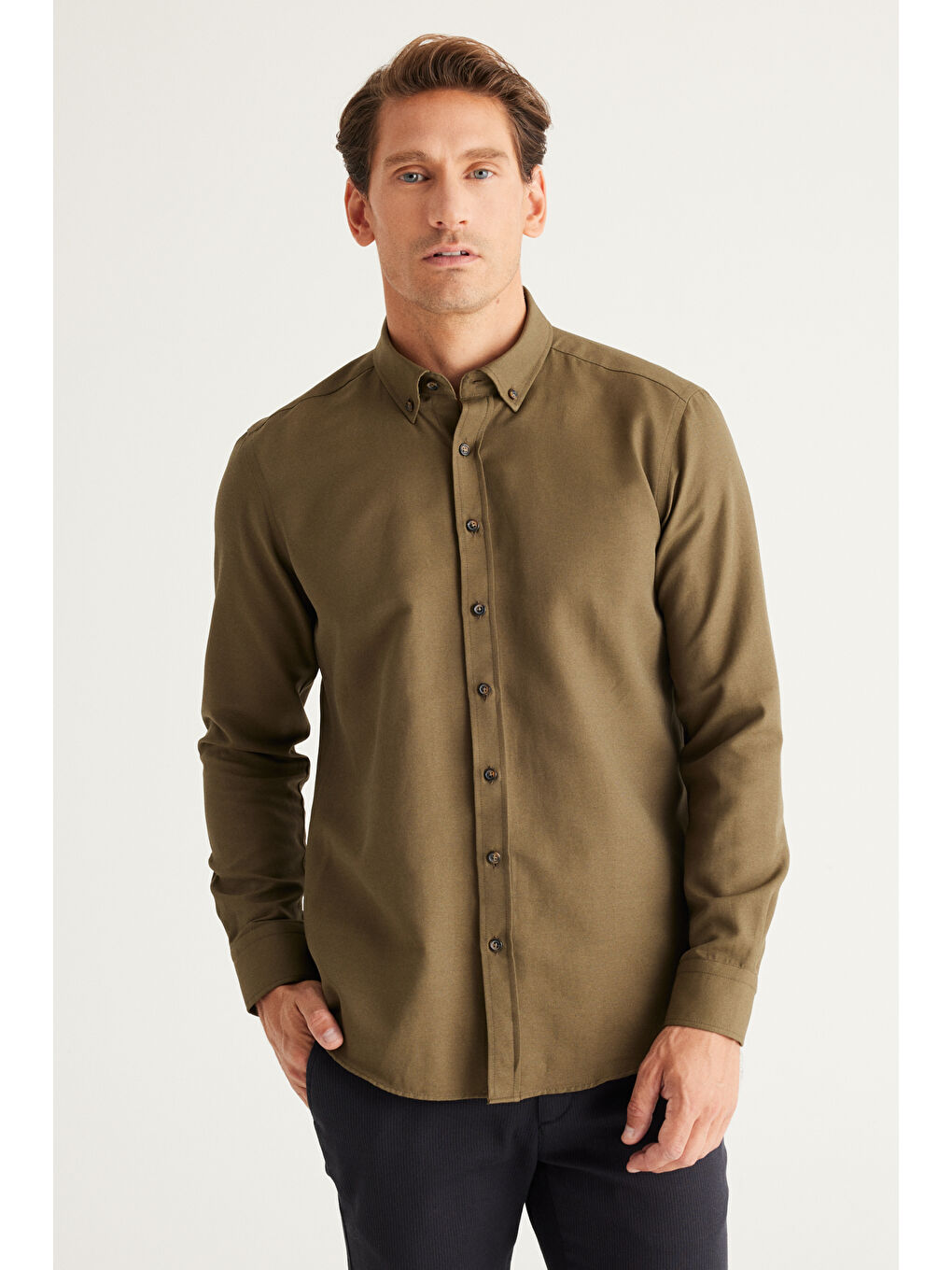 Erkek Haki Tailored Slim Fit Dar Kesim Düğmeli Yaka Oxford Gömlek-4