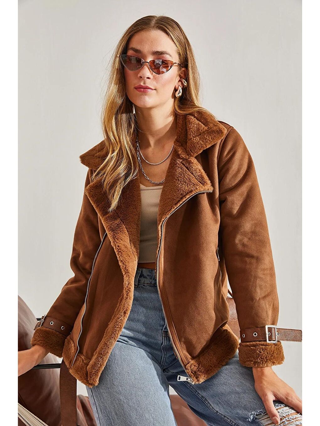 Kahverengi Kadın Lamine Süet Kemer Detaylı Mont-4