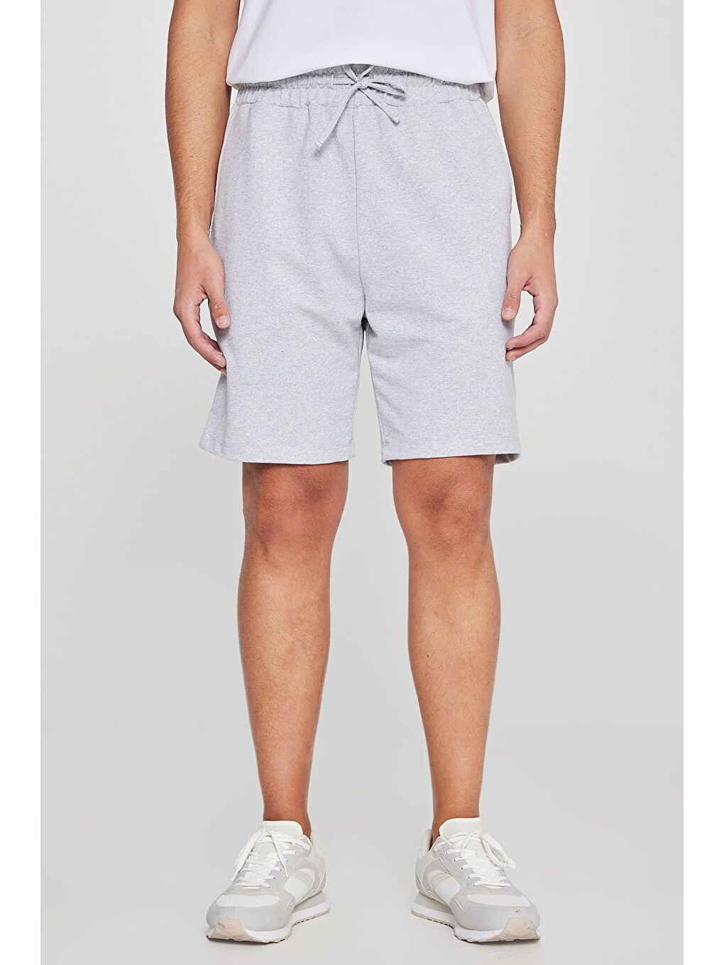 Erkek Gri Melanj Pamuklu Rahat Nefes Alabilen 2 İplik Cepli Örme Standart Fit Normal Kesim Şort-1