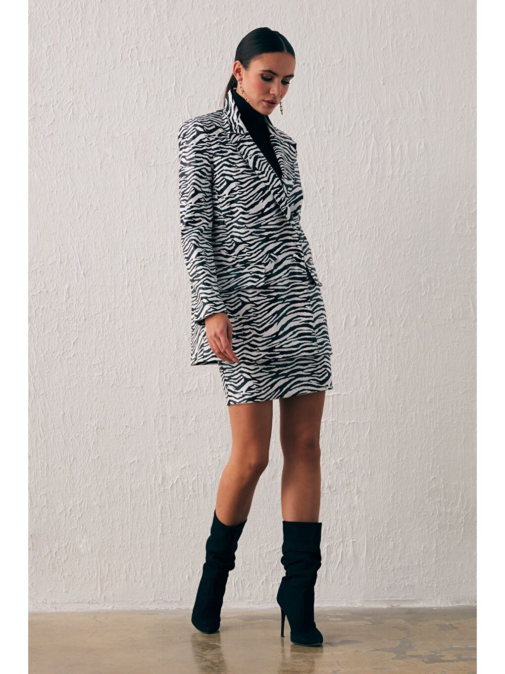 Zebra Desenli Deri Ceket - Ekru-2