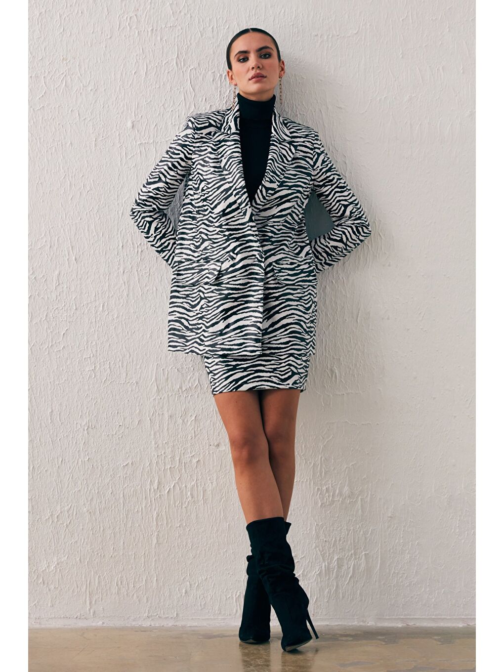 Zebra Desenli Deri Ceket - Ekru-4