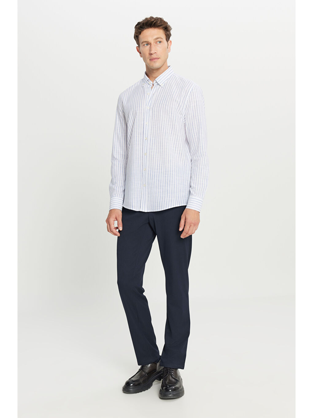 Erkek Lacivert %100 Pamuk Slim Fit Dar Kesim Düğmeli Gömlek Yaka Armürlü Gömlek-1