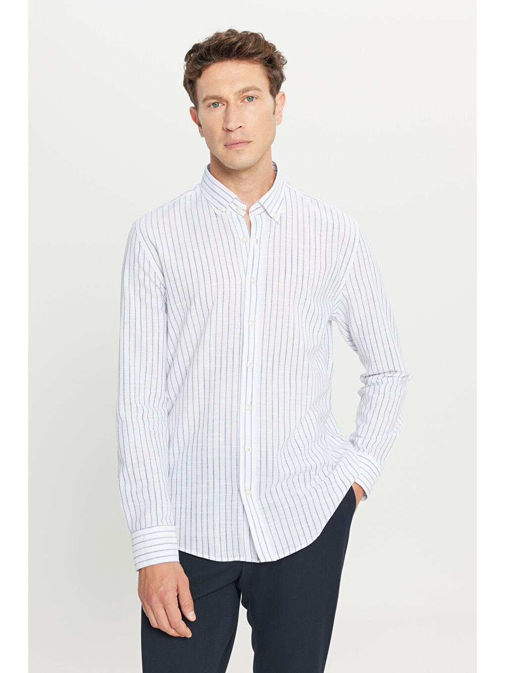 Erkek Lacivert %100 Pamuk Slim Fit Dar Kesim Düğmeli Gömlek Yaka Armürlü Gömlek-2