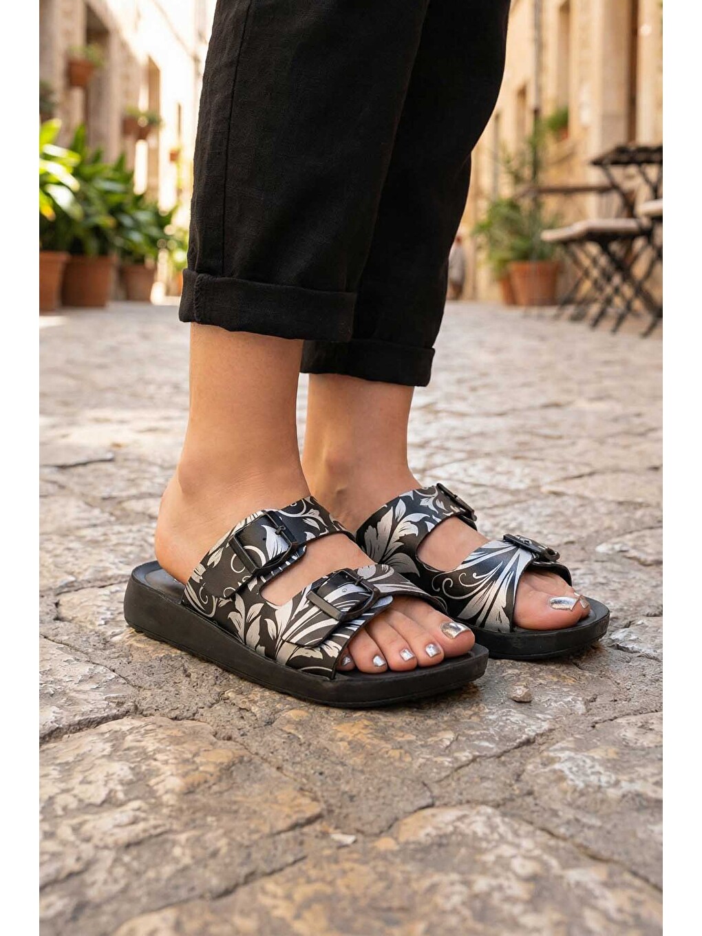 Siyah Kadın Yazlık Suni Deri Rahat Taban İki Toka Ayarlanabilir Günlük Terlik