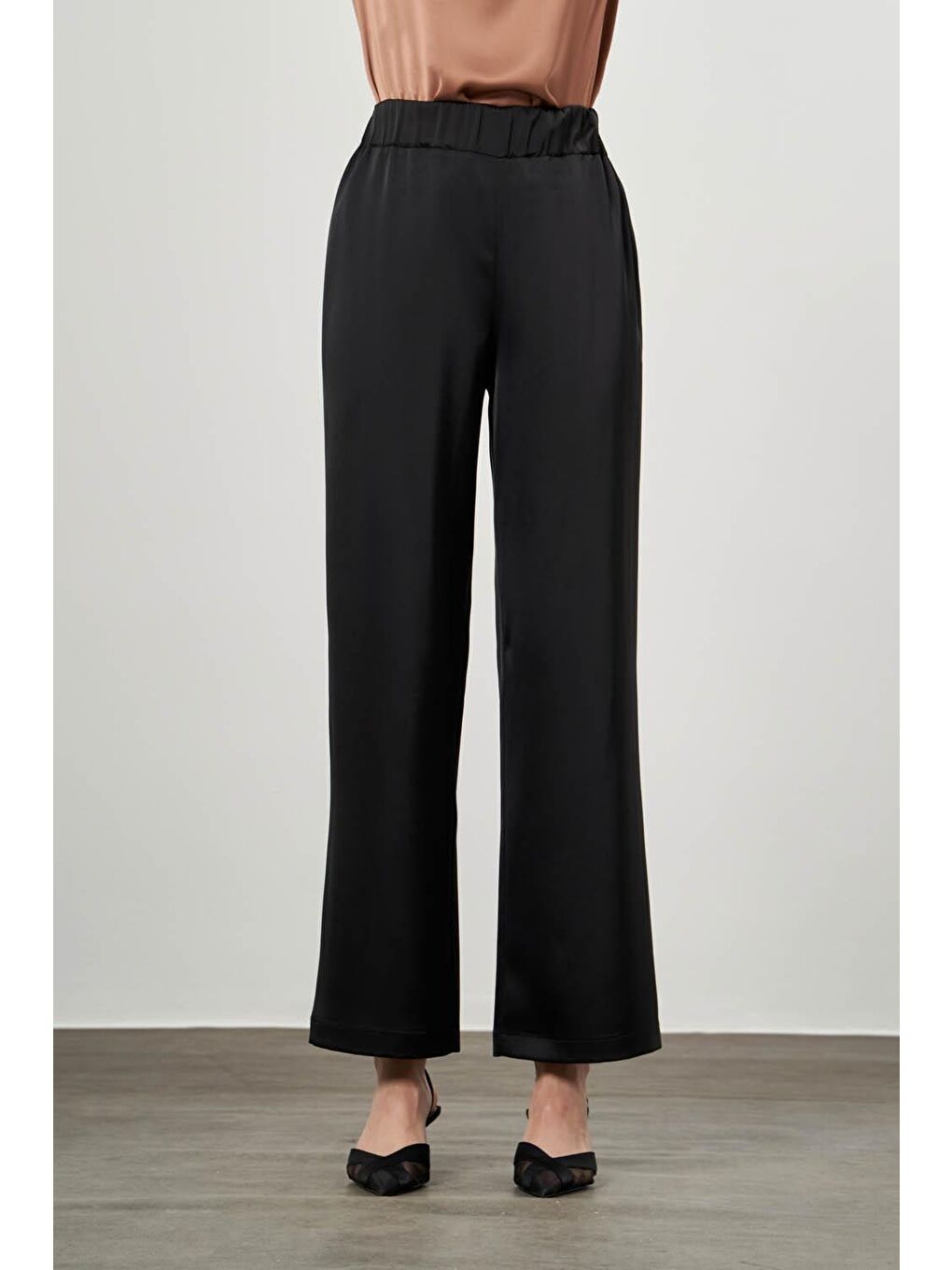 Beli Lastikli Saten Siyah Pantolon-1