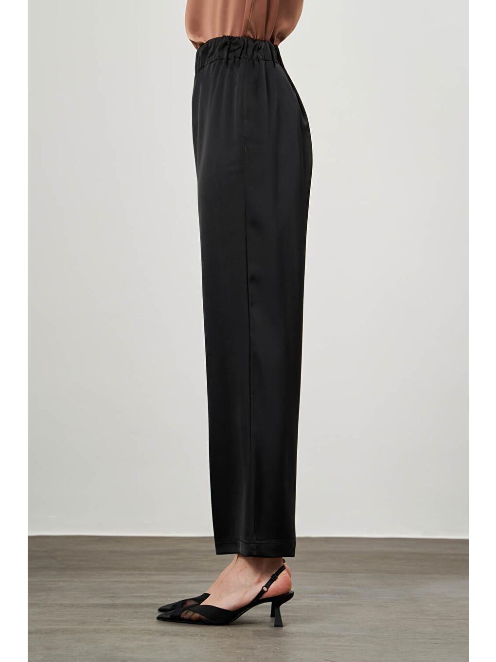 Beli Lastikli Saten Siyah Pantolon-2
