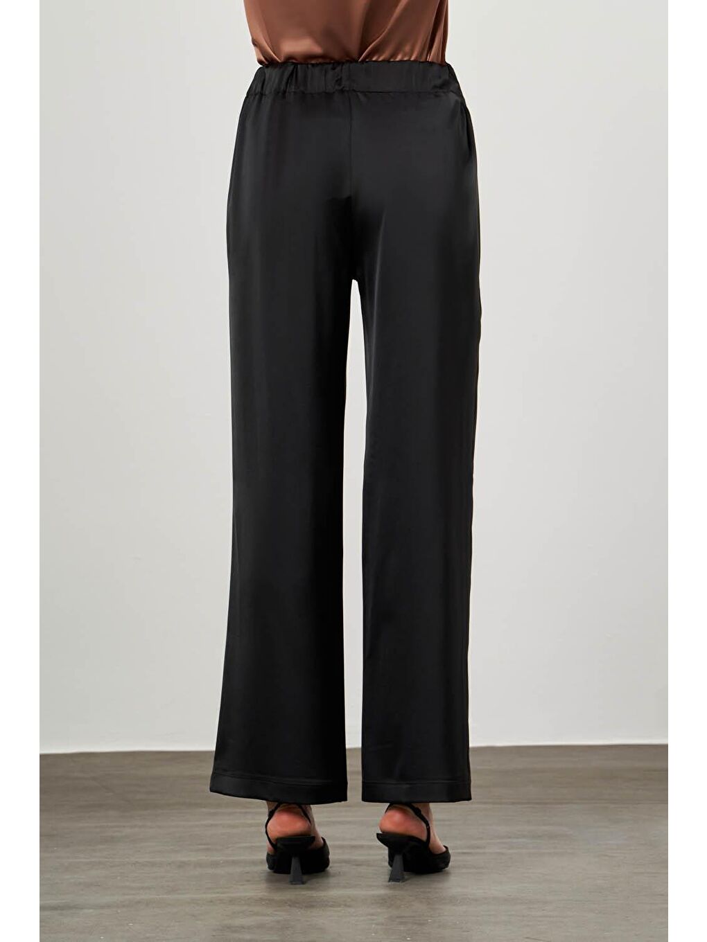 Beli Lastikli Saten Siyah Pantolon-3
