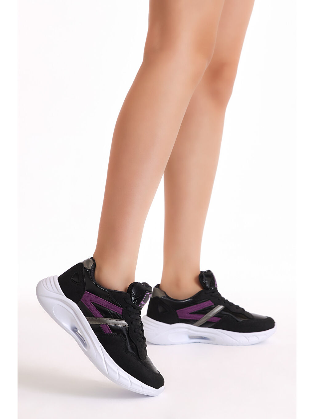Kadın Siyah Mor Faylon Taban Şeritli Bağcıklı Spor Ayakkabı