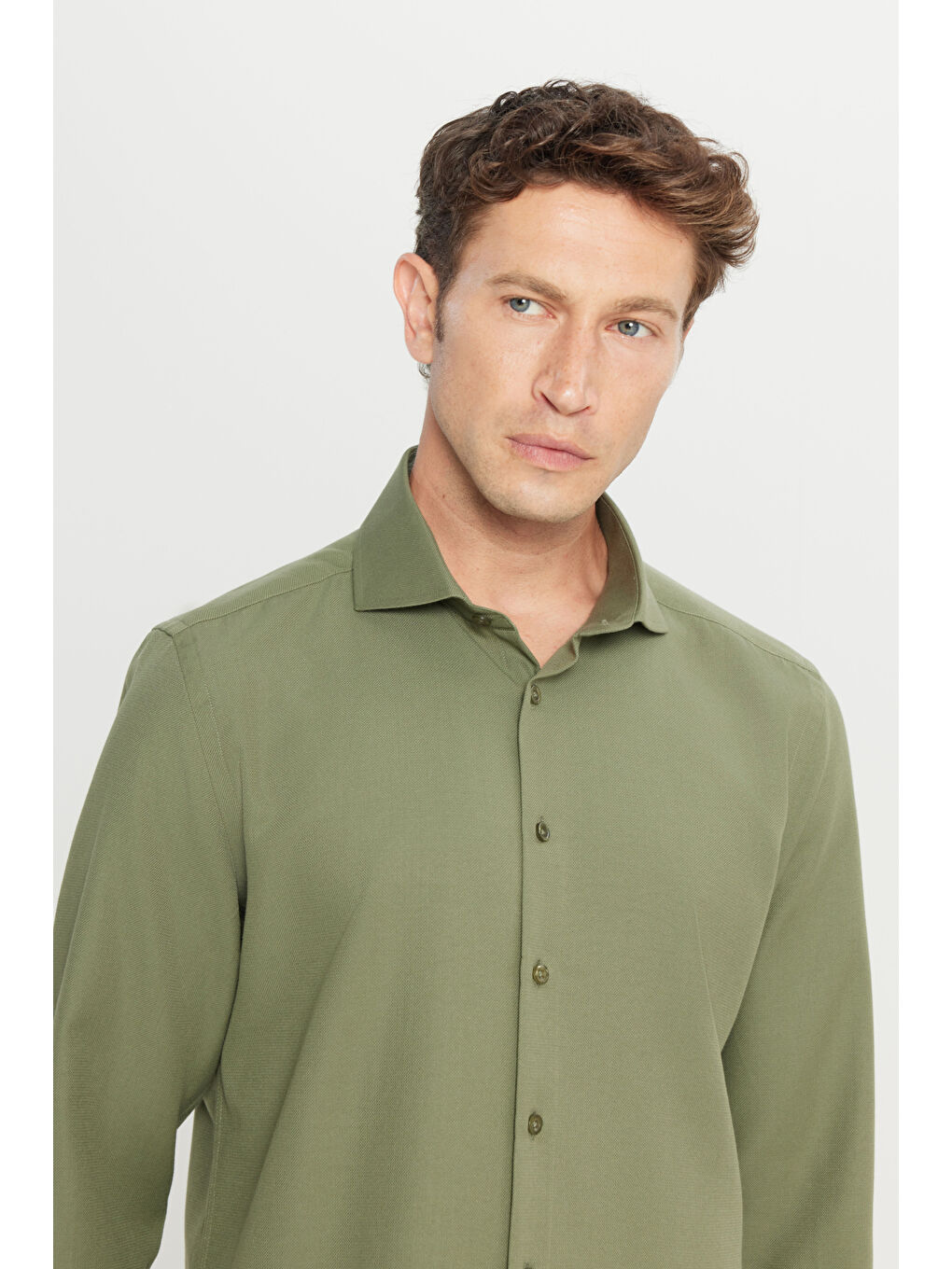 Erkek Haki Tailored Slim Fit Dar Kesim Küçük İtalyan Yaka Armürlü Oxford Gömlek-3