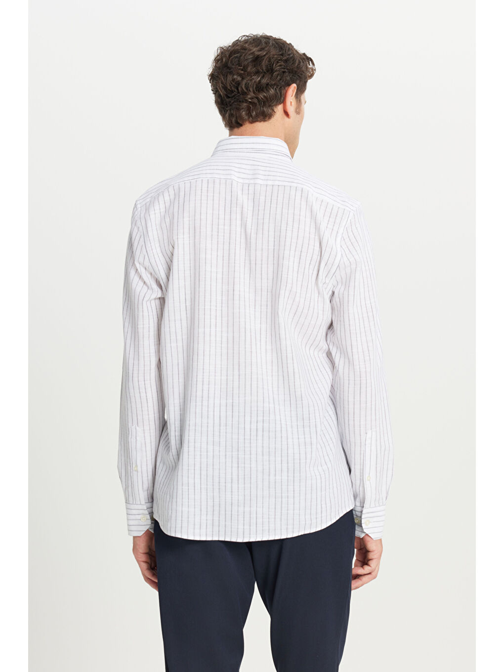 Erkek Gri %100 Pamuk Slim Fit Dar Kesim Düğmeli Gömlek Yaka Armürlü Gömlek-4