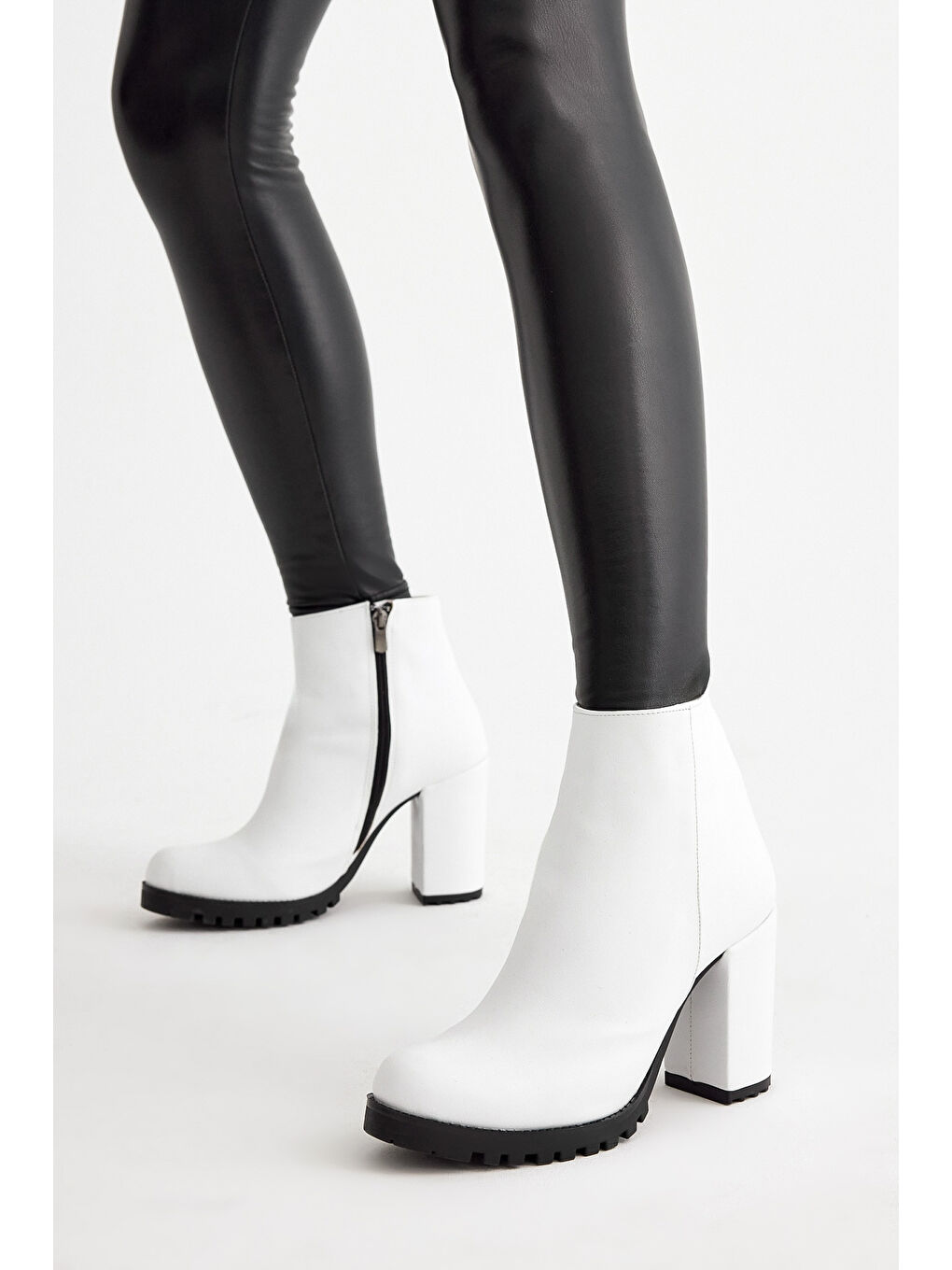 Kadın Beyaz Cilt Rahat Kalıp Fermuarlı Topuklu Bot-1